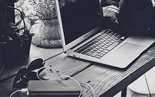 世界杯比赛直播平台-英超综合：热刺客场“绝平”利物浦 曼联主场击败维拉